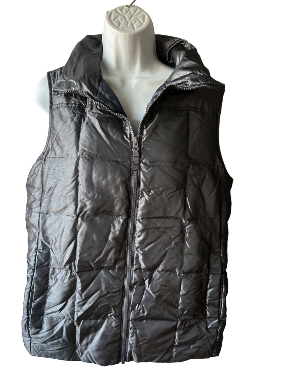 Lands’ End Shiny Gray Quilted Puffer Vest Size M 10-12 Metallic Sleeveless